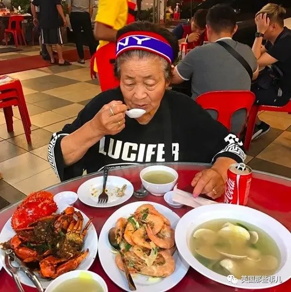80岁的吃播网红 这老奶奶真的很会玩啊!