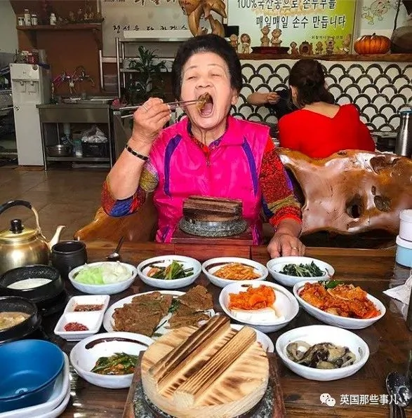 80岁的吃播网红 这老奶奶真的很会玩啊!