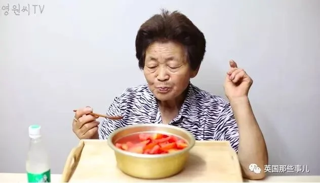 80岁的吃播网红 这老奶奶真的很会玩啊!