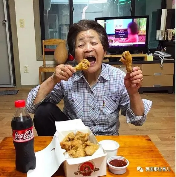 80岁的吃播网红 这老奶奶真的很会玩啊!