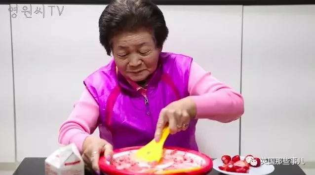 80岁的吃播网红 这老奶奶真的很会玩啊!