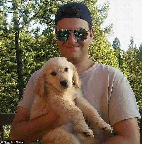 死亡5秒!男子开门找狗遭黑熊袭击 视频获百万点击!