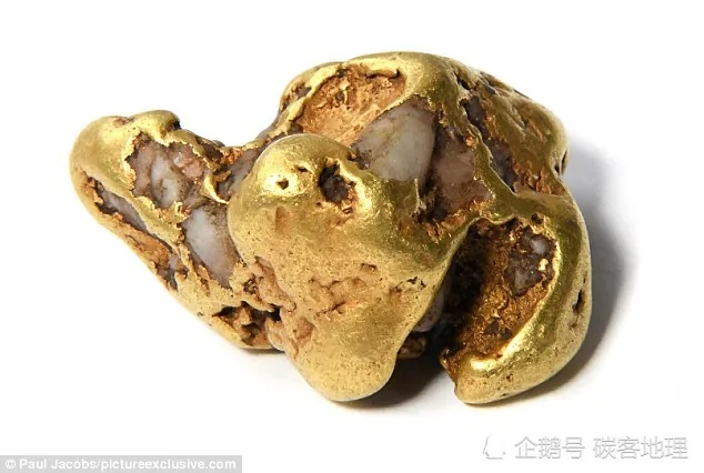 男子发现英国500年来最大金块:拒绝透露地点专家很着急