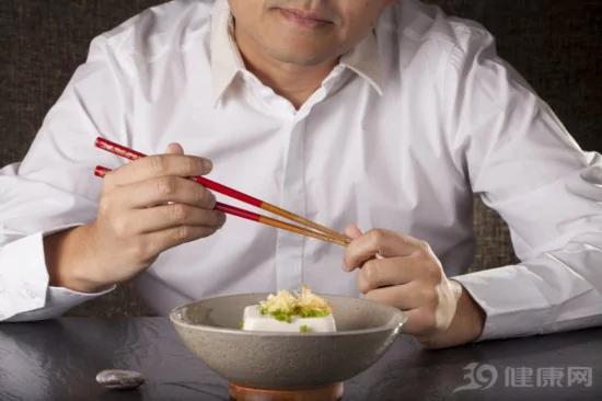 不想筷子成“病引子” 请记住5条规则!很少人全做对
