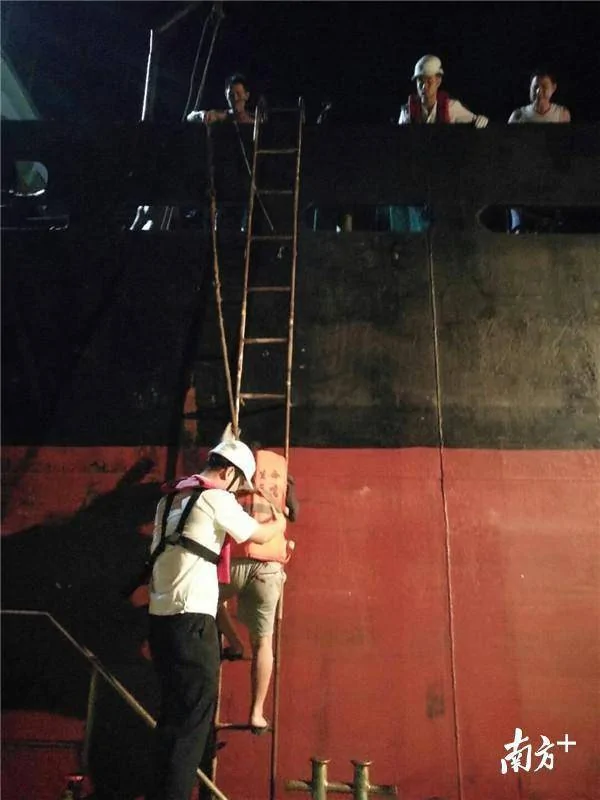 女子海边游泳被浪卷走 抓浮球漂流29小时奇迹获救!