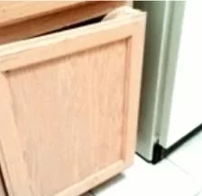 宠主叫猫咪的名字时 它就会从柜子里探出头来 太可爱了!