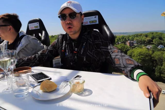 世界上最奇特的餐厅 饭前还需系安全带!