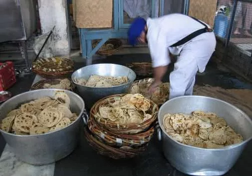 世界最大免费食堂 每天10万人白吃白喝