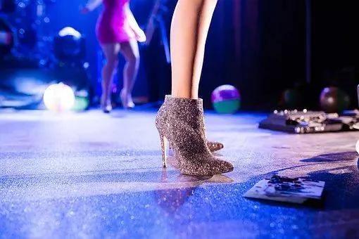 双脚7个变化说明“人老了” 3个动作强健腿脚 抗衰老、驻青春