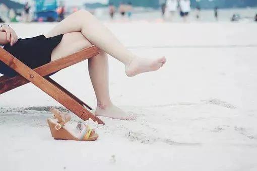 双脚7个变化说明“人老了” 3个动作强健腿脚 抗衰老、驻青春