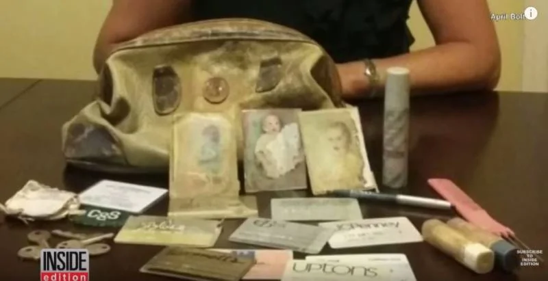 奇迹!男孩钓鱼钓到尘封湖底25年破旧包包 一打开离奇缘分:我认识她!