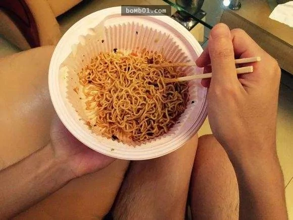 主人刚养阿拉斯加时玩“飞高高” 9个月后主人要被“飞高高”!