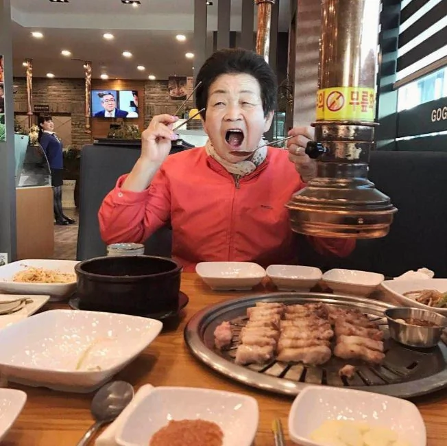 她在网上直播火了 拍下日常引来千万人围观:这就是我想要的生活!