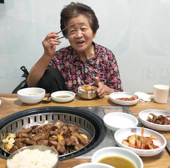她在网上直播火了 拍下日常引来千万人围观:这就是我想要的生活!