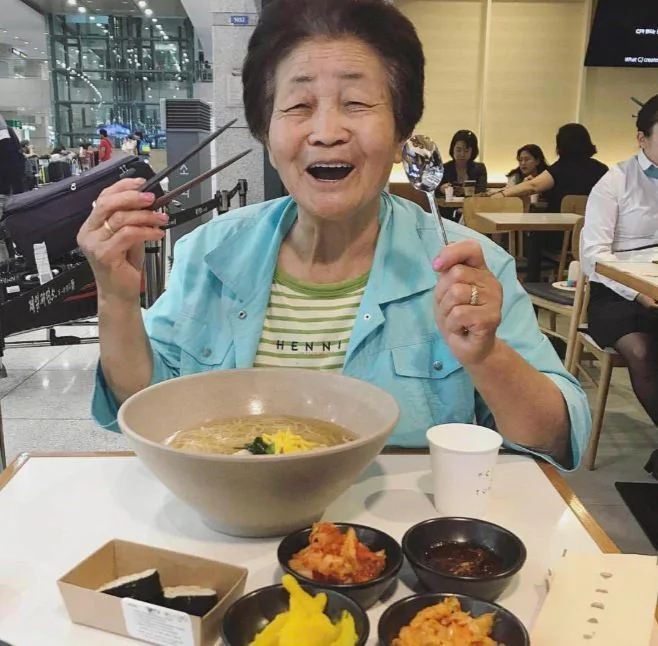 她在网上直播火了 拍下日常引来千万人围观:这就是我想要的生活!