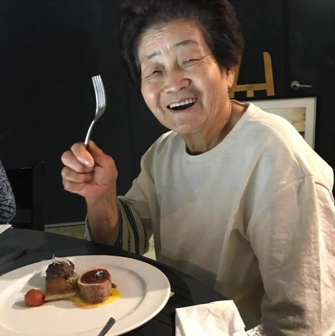 她在网上直播火了 拍下日常引来千万人围观:这就是我想要的生活!