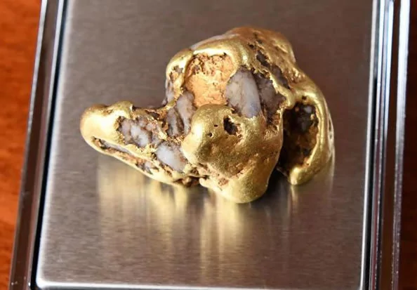 这男子河中发现86克天然金块 500年来最大发现