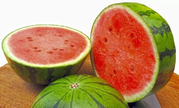 这7种碱性水果 每一个都是排尿酸“高手” 痛风的人要多吃些