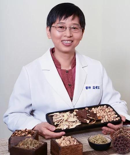 中医侠女温嫔容著《明慧诊间》传医理