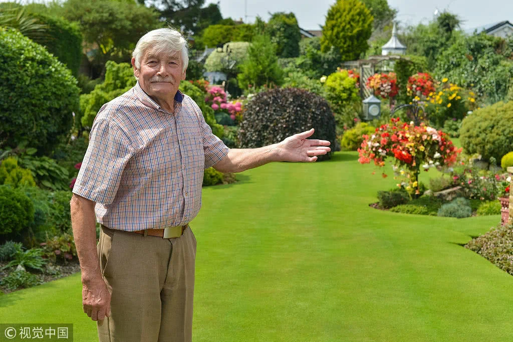 英国老人40年打造“全英第一”完美后花园!