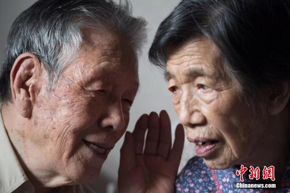 九旬夫妻抗战结婚无手续 渴望一张结婚证!