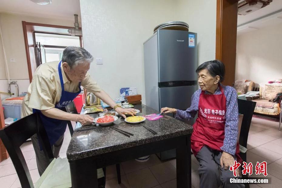 九旬夫妻抗战结婚无手续 渴望一张结婚证!