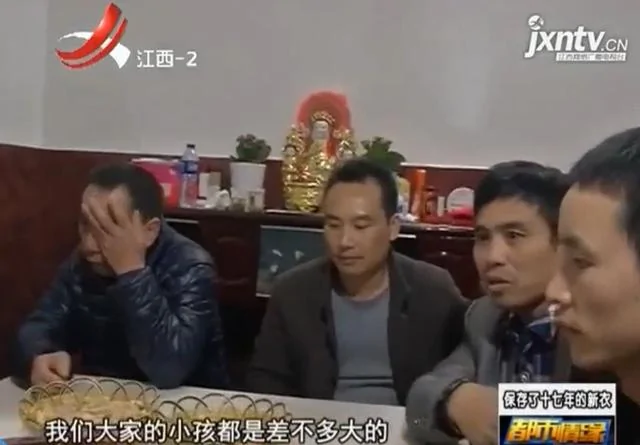 十岁男童贪玩爬上火车不料火车开走 17年后隆重归乡下