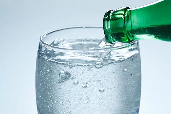 气泡水和白开水一样补水吗?