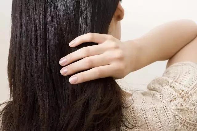 家里到处都是头发?教你几个方法 分分钟就清理干净