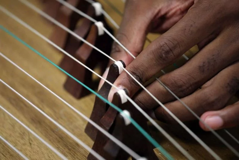 美国黑人弹古筝视频走红 古筝在国外原来这么吸粉!