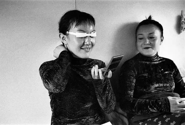 一位铁道工人用37年拍出的《火车上的中国人》!