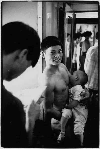 一位铁道工人用37年拍出的《火车上的中国人》!