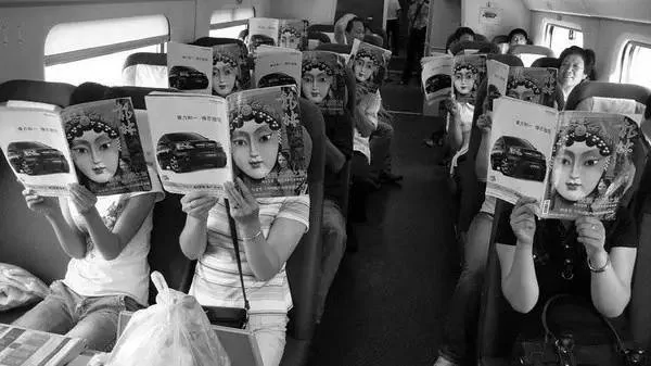 一位铁道工人用37年拍出的《火车上的中国人》!