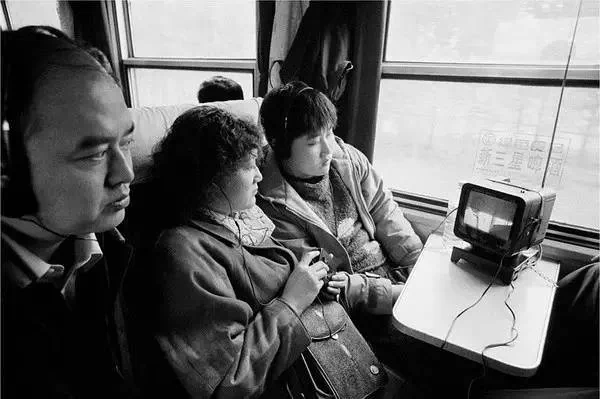 一位铁道工人用37年拍出的《火车上的中国人》!
