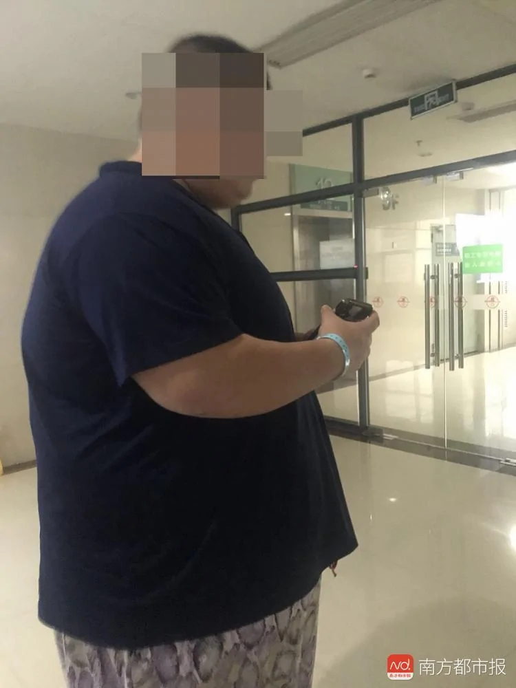 深圳小伙狂吃爆肥至380斤 1年伙食费超50万元!