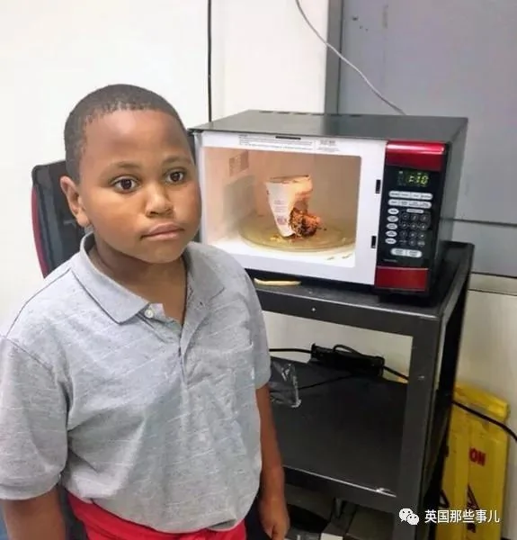 下班太饿不小心把狗子忘在公司…去接它时它的表情…