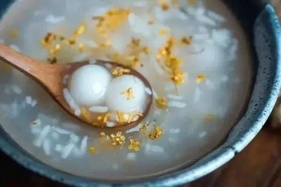 一碗酒酿叫醒夏日沉睡的味蕾