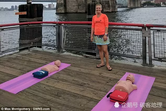 男子第一次约会昏倒 女友心肺复苏“第一吻”挽救其性命