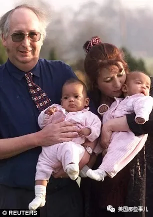 双胞胎姐妹刚出生就被卖了两次 居然有三对父母!