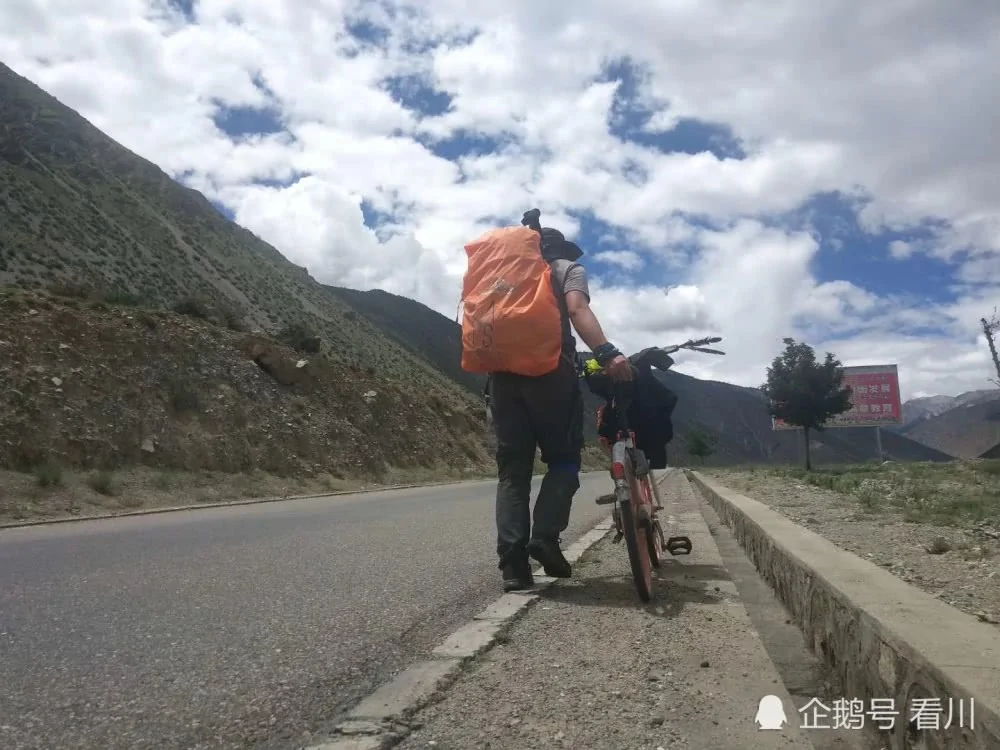 小伙骑共享单车跨城找朋友 因无法还车便一路骑到了西藏!