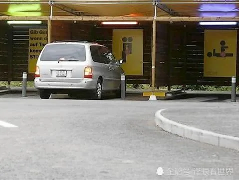 这是一家不可描述的停车场 18岁以上可用还得有汽车!
