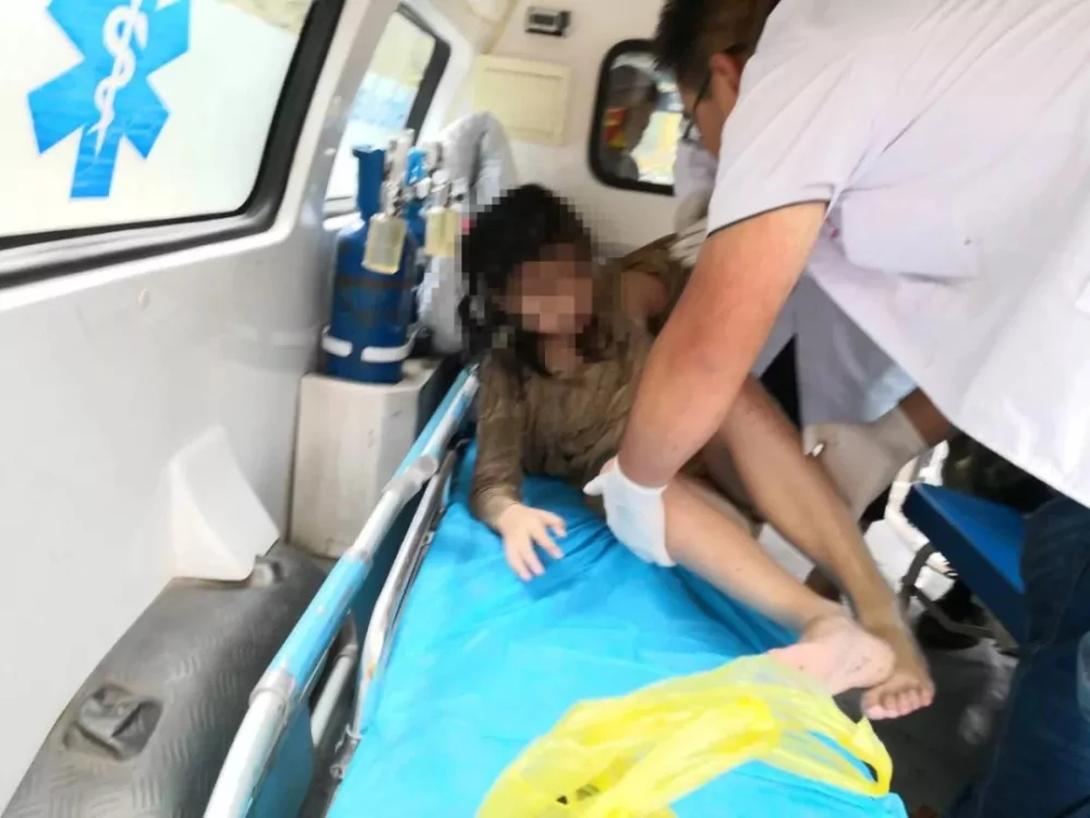 奇迹!轿车坠河4小时 夫妻遇难女儿躲车尾 毫发无损!