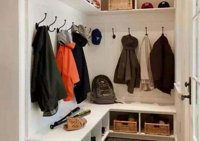 玄关别再装鞋柜了 头次见到衣帽间装这个地方 既美观又实用