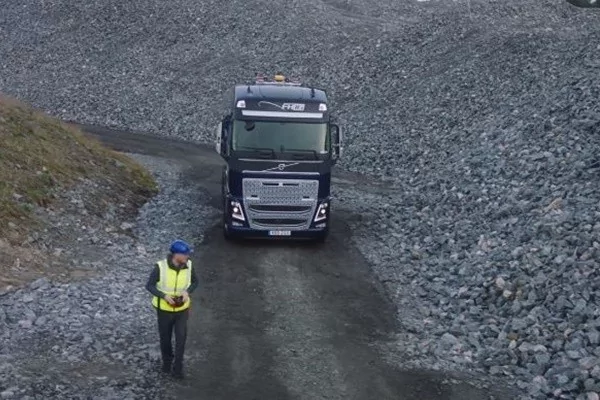 大朋友的“遥控车”!Volvo FM车外操作系统令人感叹!