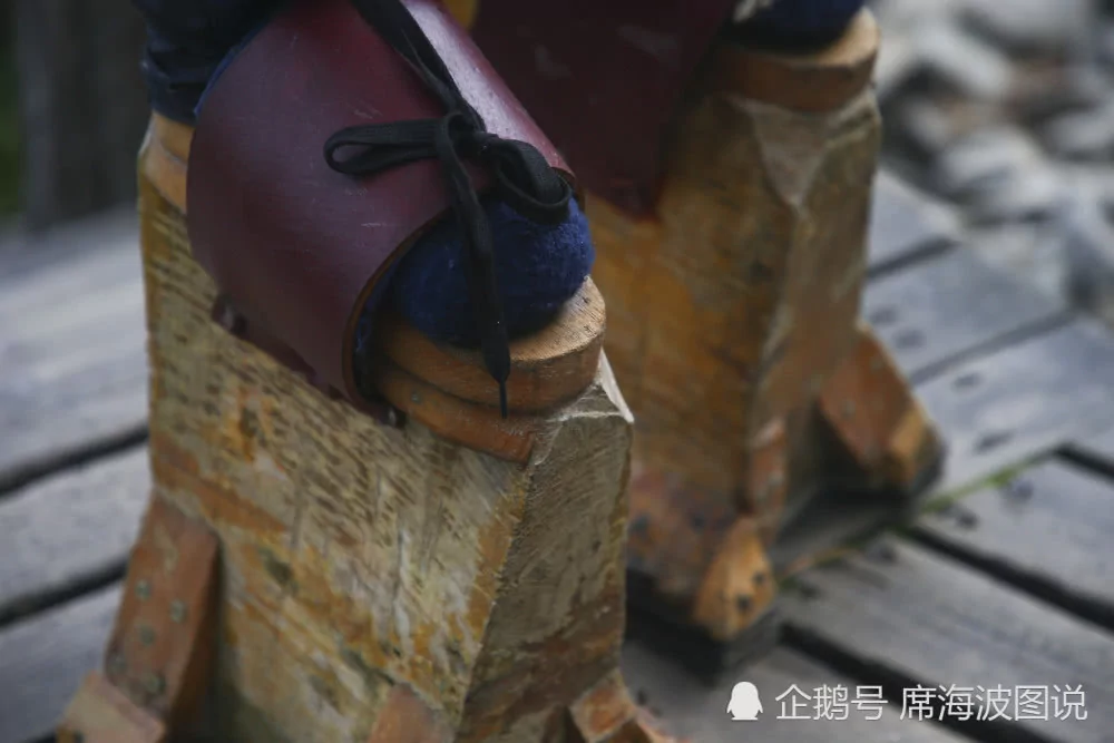 70岁老人自制16斤重木鞋 每天登500米高山