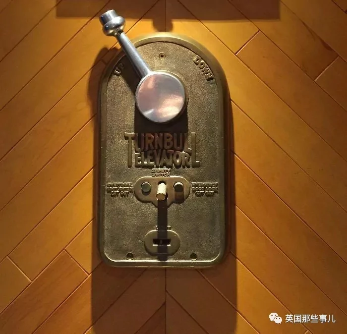 莫名发现地道 房顶挖出现金…老房子惊喜就是多!