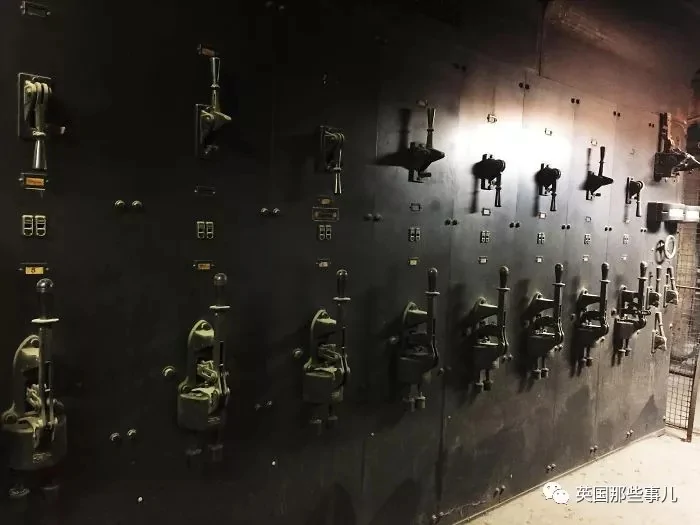 莫名发现地道 房顶挖出现金…老房子惊喜就是多!
