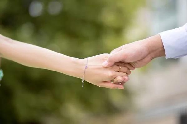 本以为是你 原来却是他…夫妇本是前缘 子女原是宿债