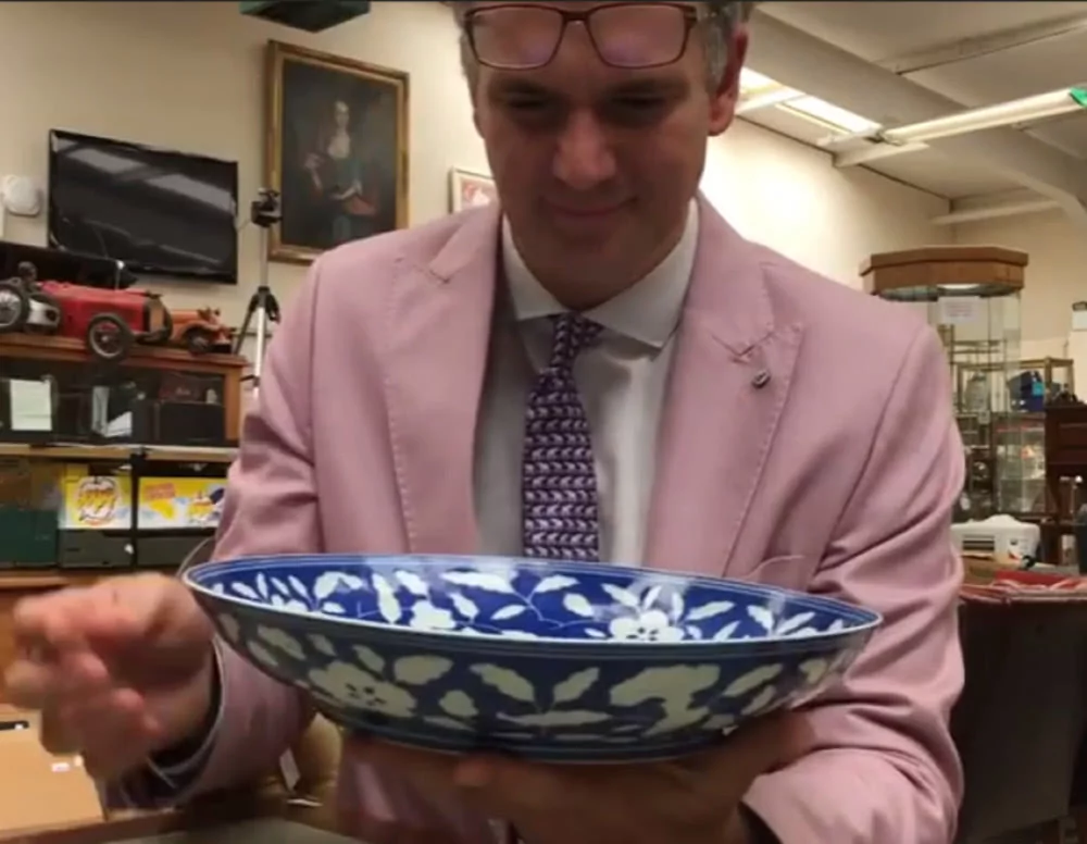 青花瓷器被当作水果盘数十年 如今拍卖10万英镑