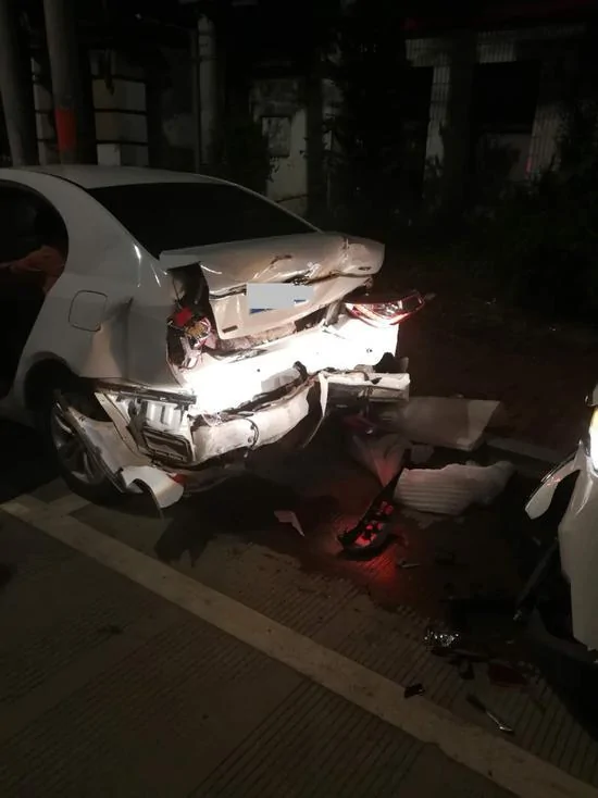 姑娘长相太“MAN”遭误会 被闺蜜男友打懵